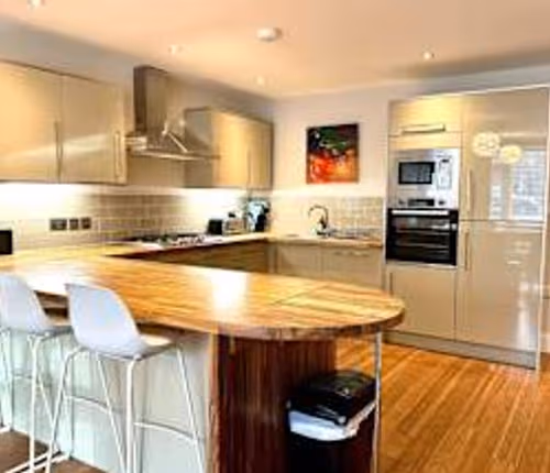 Stylish 2 Bed Garden Apartment