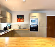 Stylish 2 Bed Garden Apartment