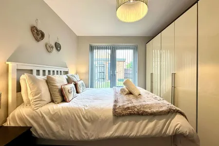 Stylish 2 Bed Garden Apartment