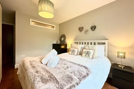 Stylish 2 Bed Garden Apartment