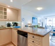 Simcoe Street Serviced Apartment 4