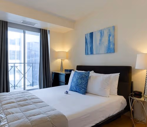 Simcoe Street Serviced Apartment 4