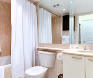 Simcoe Street Serviced Apartment 4