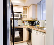 Simcoe Street Serviced Apartments