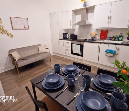 Comfy 2BR Flat | 5-Min Walk to Canning Station ST