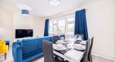 Modern House Close To Station 3 Bedroom City Apartment