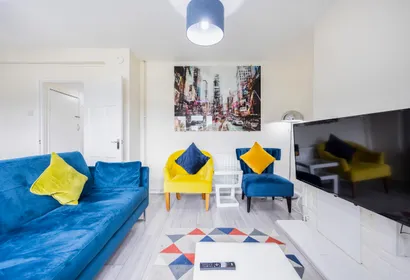 Modern House Close To Station 3 Bedroom City Apartment