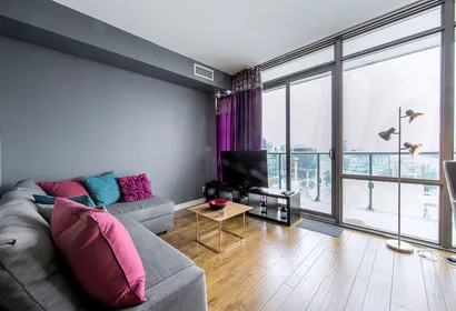 High Floor 1BR on 832 Bay St
