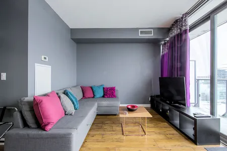 High Floor 1BR on 832 Bay St