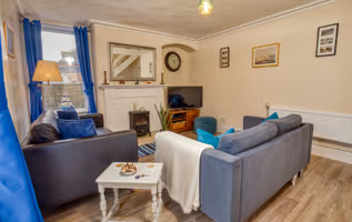 Lovely & Welcoming Home | Walk to Beach | Parking