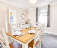 Inviting & Spacious Home | Driveway | Free Wi-Fi