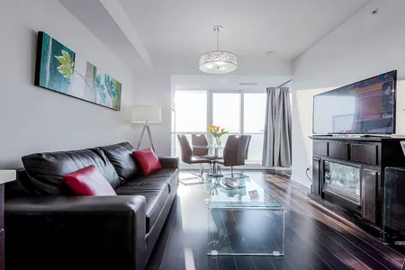1 Bed with 1 Den on 386 Yonge St