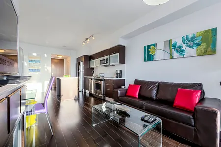 1 Bed with 1 Den on 386 Yonge St