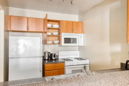 N Fuller Ave Apartment