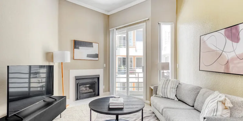 N Fuller Ave Apartment