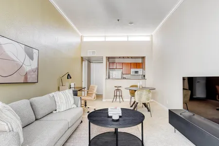 N Fuller Ave Apartment