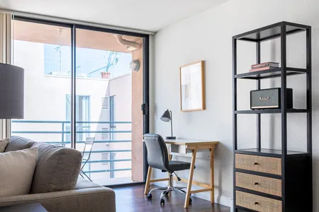 Franklin Ave Apartment