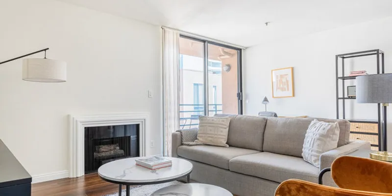 Franklin Ave Apartment