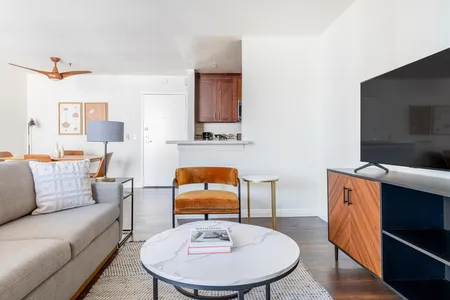 Franklin Ave Apartment