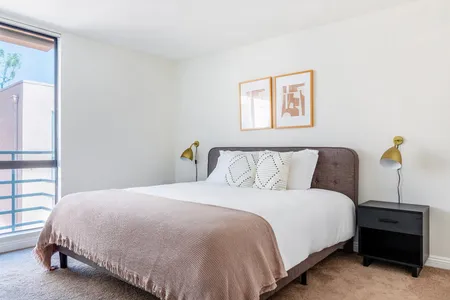 Franklin Ave Apartment