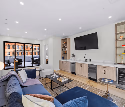 Harlington Manhattan Avenue Apartment