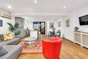 Spacious 2-Bedroom Warehouse Apartment in London