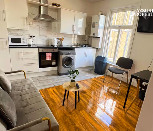 Exquisite 2-Bedroom Apartment - Barking Road, Canning Town