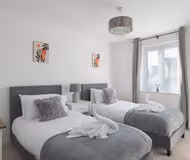 Cicero Crescent by Mia Partners