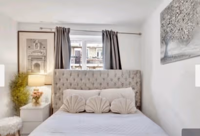 LONDON BRIDGE FLAT