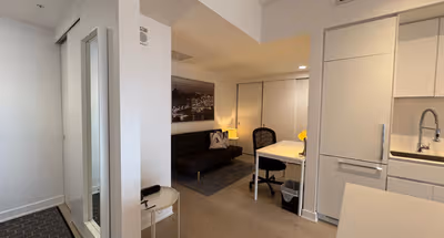 Av. des Canadiens-de Apartment