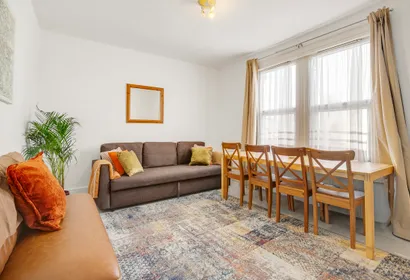 4 bedroom house with lots of parking & 3 minute walk from the tube station