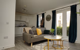 Modern 2bdr City Centre Apartment with Arthur's seat View