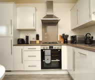 Modern 2bdr City Centre Apartment with Arthur's seat View