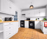 Luxury 3 Bed House - Garden - Parking