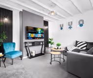 Luxury 3 Bed House - Garden - Parking