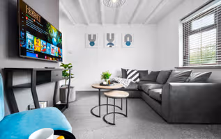 Luxury 3 Bed House - Garden - Parking