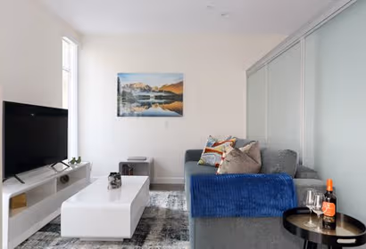 East Del Mar Blvd Apartment