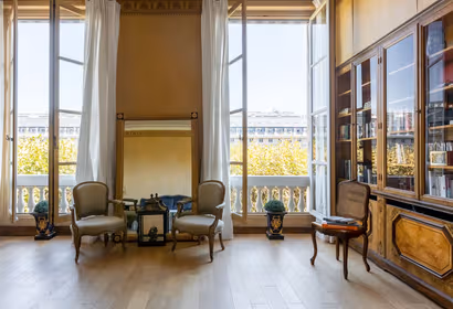 ENCHANTING BLEND OF HISTORY & JAW DROPPING LUXURY-FACING THE GARDEN OF PALAIS ROYAL