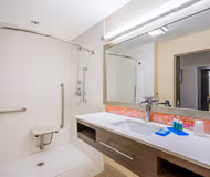 West Bay Street Apart hotel