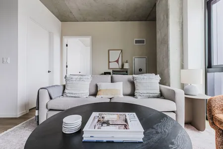 N Elizabeth St Apartment