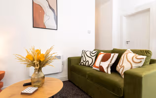 Central Apartment Redcar Sleeps 9 & 2 Bathrooms