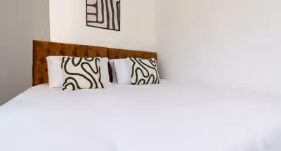 Central Apartment Redcar Sleeps 9 & 2 Bathrooms