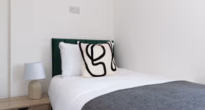 Central Apartment Redcar Sleeps 9 & 2 Bathrooms