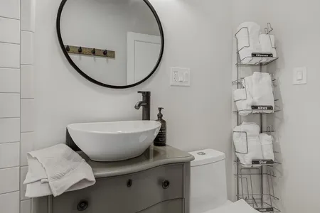 Mark Lane Apartment