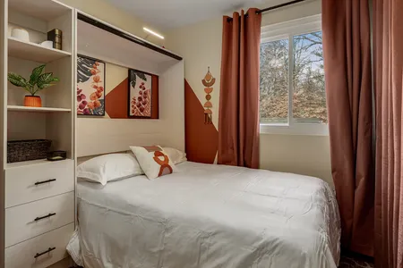Mark Lane Apartment