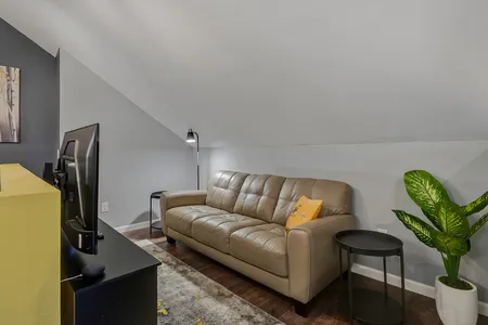 Mark Lane Apartment