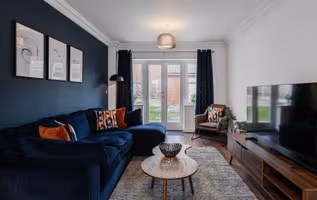 Modern 5 Bed 3.5 Bath Townhouse with Parking