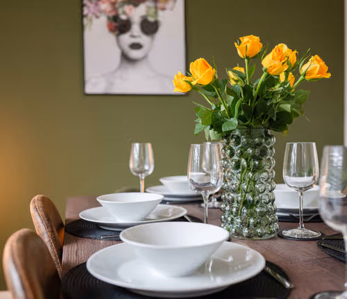 Modern 5 Bed 3.5 Bath Townhouse with Parking