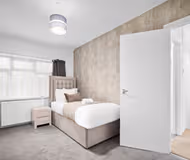 Luxury 3 Bedroom House - Pool Table - Parking - Garden