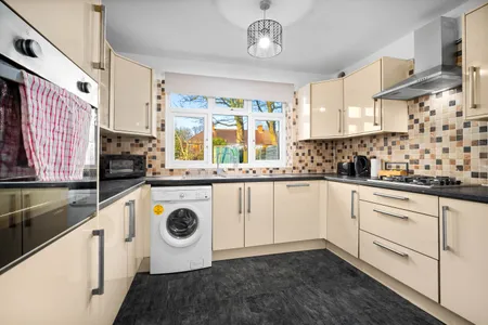 Luxury 3 Bedroom House - Pool Table - Parking - Garden